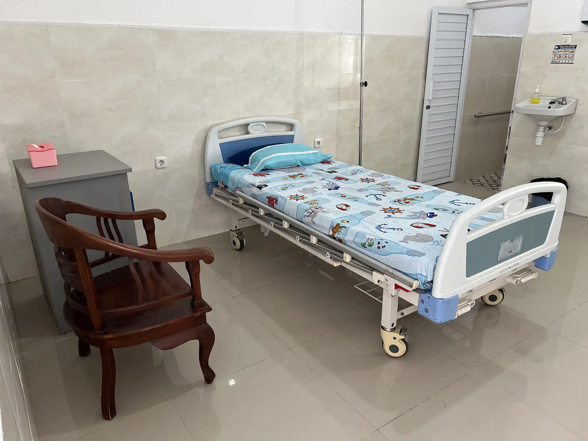 Gedung Klinik At-Turots Al-Islamy